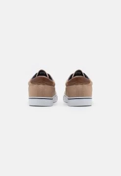 Pier One Unisex - Sneakers Basse - Brown 10 Pier One Unisex - Sneakers Basse - Brown -Pier One 0667ac52398a4cb28ca9239f7e349af9