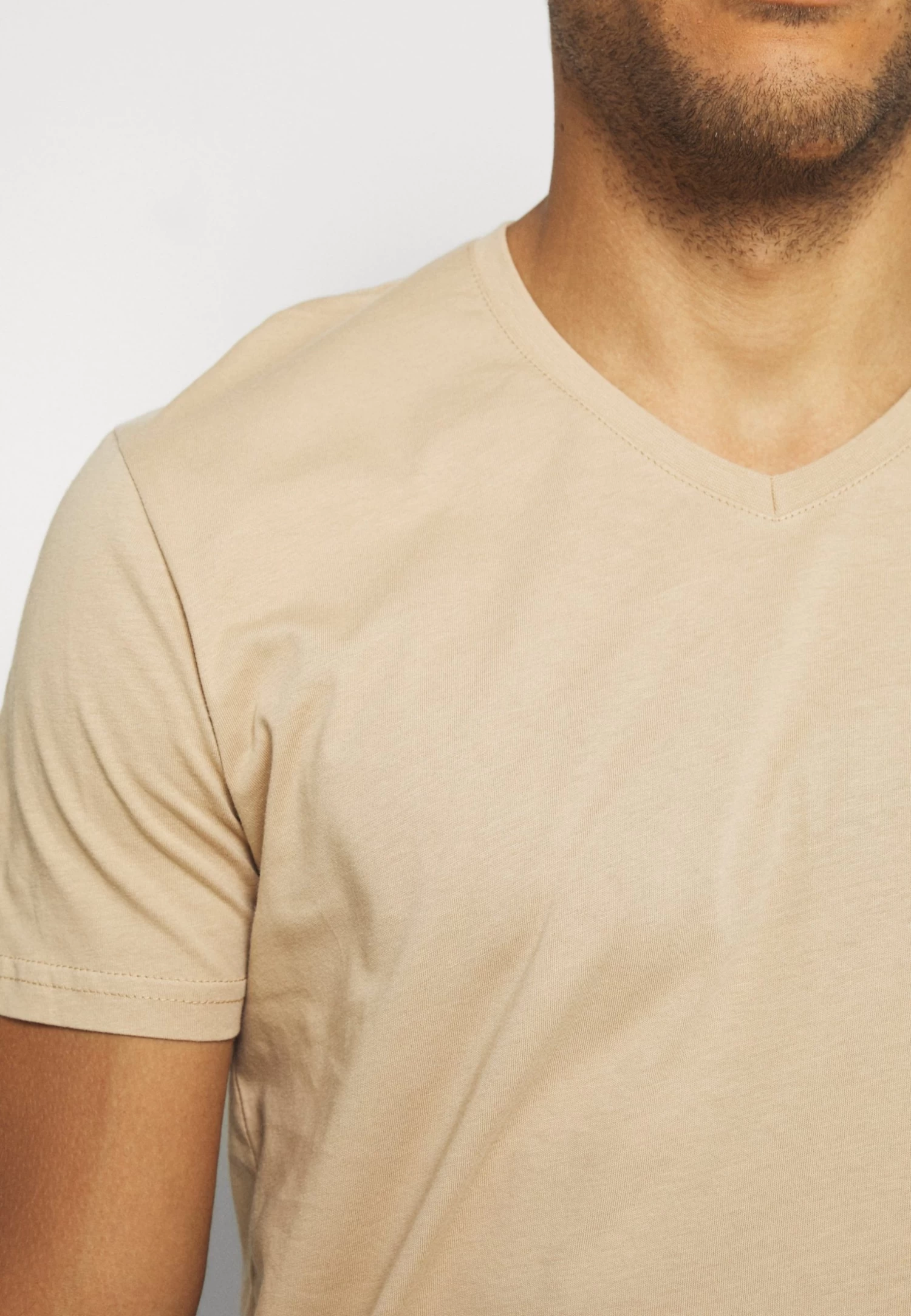 Pier One 3 PackT-Shirt BasicKhaki/Tan/Dark Blue Uomo T-shirt E Polo PI922O0QQ-N11 10 Pier One 3 PackT-Shirt BasicKhaki/Tan/Dark Blue Uomo T-shirt E Polo PI922O0QQ-N11 - immagine 8