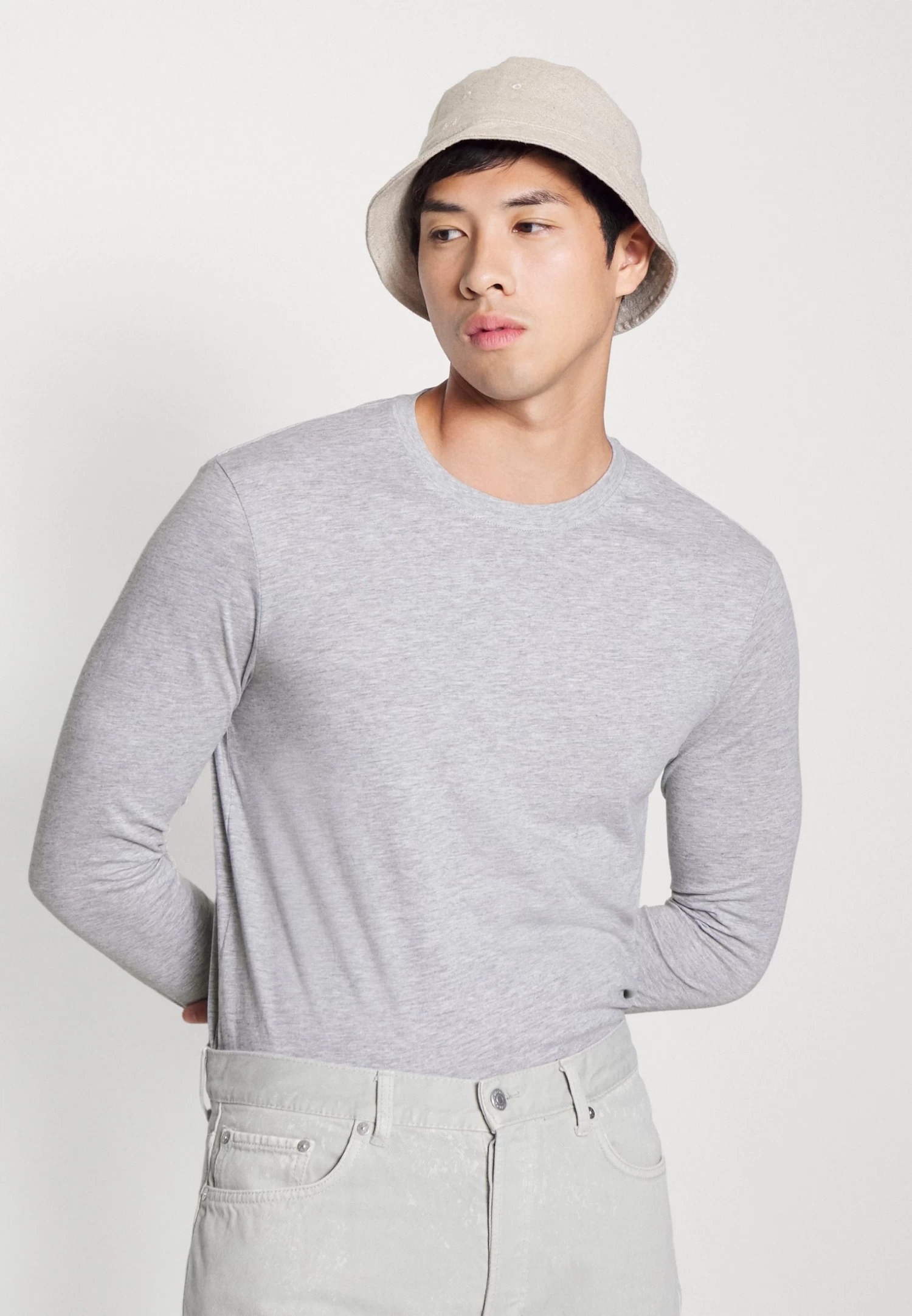 Pier One 5 PackMaglietta A Manica LungaLight Grey/White/Black Uomo T-shirt E Polo PI922O0RB-C11 8 Pier One 5 PackMaglietta A Manica LungaLight Grey/White/Black Uomo T-shirt E Polo PI922O0RB-C11 - immagine 6