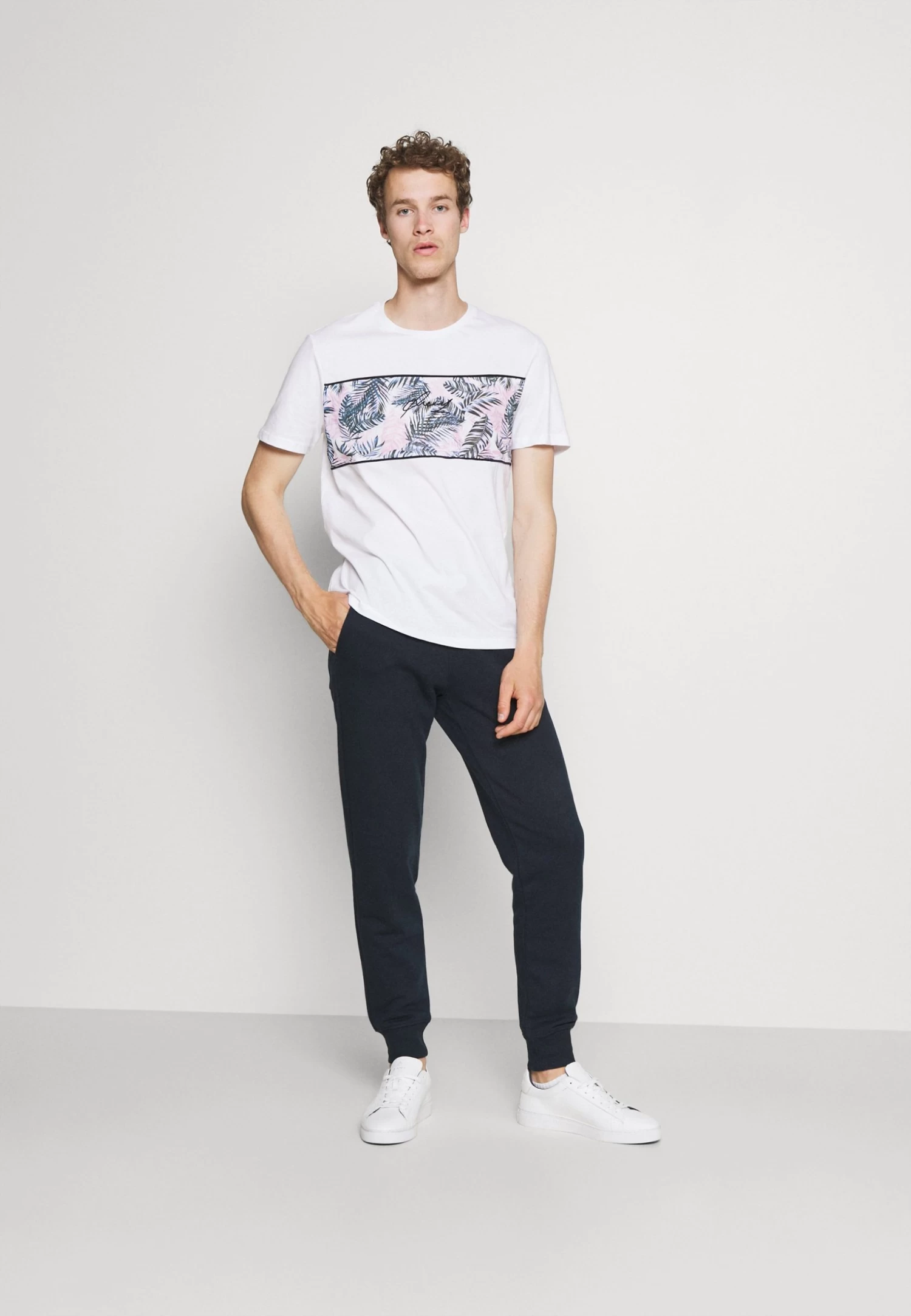 Pier One Pantaloni SportiviDark Blue Uomo Pantaloni Sportivi E Joggers PI922E03I-K12 4 Pier One Pantaloni SportiviDark Blue Uomo Pantaloni Sportivi E Joggers PI922E03I-K12 - immagine 2