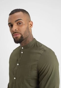 Pier One Muscle Fit Stand- Camicia - Oliv -Pier One 259eaf52e4d4427a96fee394df68933f