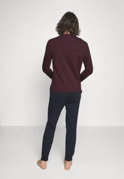 Pier One Pigiama Dark Blue/Bordeaux Uomo Per La Notte PI982M033-K14 -Pier One 34a871e63fd34211ac4e777f2698adc7