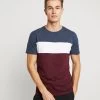 Pier One T-Shirt Con StampaBordeaux / Dark Blue Uomo T-shirt E Polo PI922O0GK-G11 2 Pier One T-Shirt Con StampaBordeaux / Dark Blue Uomo T-shirt E Polo PI922O0GK-G11 -Pier One 4b3dafcec25c471fabe30e21c69b1ebf