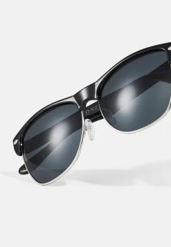 Pier One Occhiali Da SoleBlack Uomo Occhiali Da Sole PI952K01B-Q11 -Pier One 5a7779507318465b9b3d58a780cfb9af