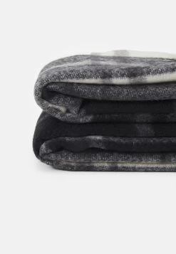 Pier One UnisexSciarpaBlack/White Donna Sciarpe PI954G016-Q11 -Pier One 6b6cf4cb6a3f49f68c20db82c430599d