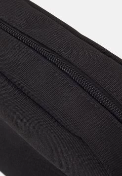 Pier One TrousseBlack Uomo Borse PI952H06N-Q11 -Pier One 6b8bd890dcad4cf6adb25ca1146f7127