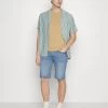 Pier One Shorts Di JeansLight Blue Denim Uomo Jeans PI922F05B-K11 -Pier One 8d868a14114a412994b00eeba5f8b2ba