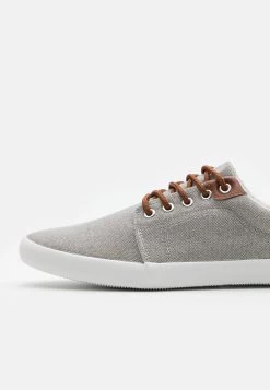 Pier One Unisex - Sneakers Basse - Light Grey 13 Pier One Unisex - Sneakers Basse - Light Grey -Pier One 8f5660aa856d43a69db14e309615dd5c