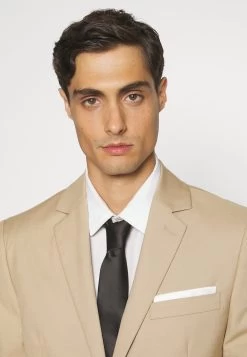 Pier One CompletoBeige Uomo Completi E Cravatte PI922A02G-B11 -Pier One 90f2244d9aa04873afca7da008371871