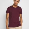 Pier One T-Shirt BasicBordeaux Uomo T-shirt E Polo PI922O0KZ-G11 -Pier One 960df8d62e7b47a6822fb4f27e309b57