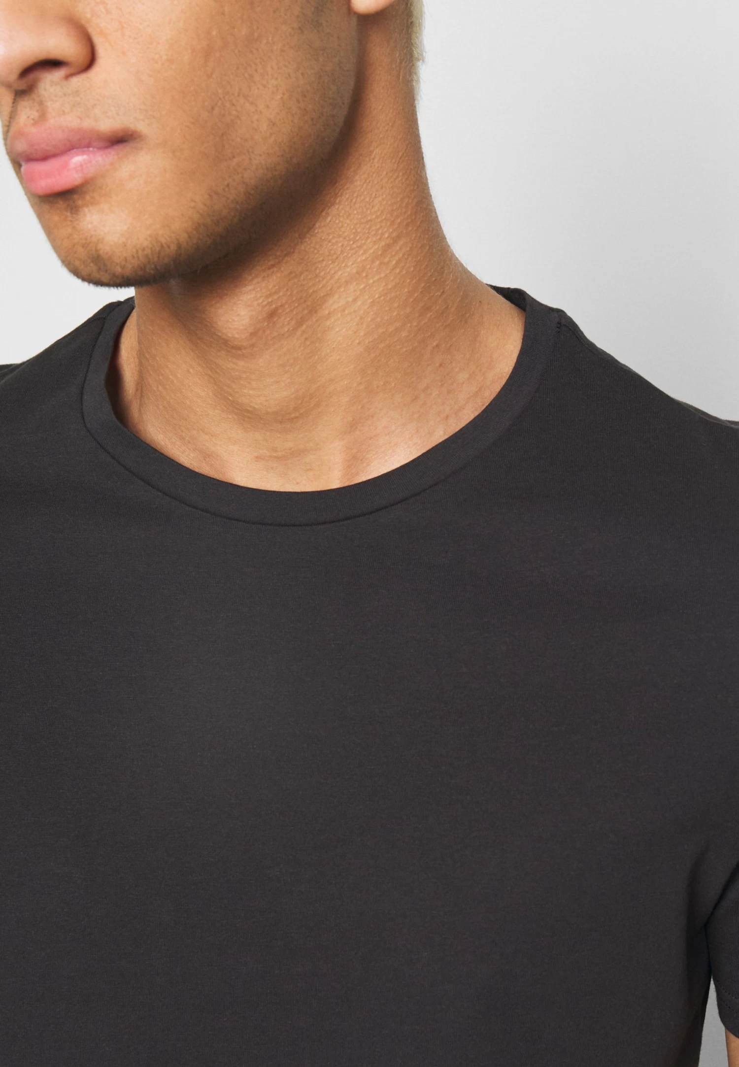 Pier One 7 Pack - T-Shirt Basic - Black 8 Pier One 7 Pack - T-Shirt Basic - Black - immagine 6