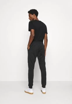 Pier One Pantaloni SportiviBlack Uomo Pantaloni Sportivi E Joggers PI922E03N-Q11 9 Pier One Pantaloni SportiviBlack Uomo Pantaloni Sportivi E Joggers PI922E03N-Q11 -Pier One a1b709fa2c32431482f95b3eb7300192