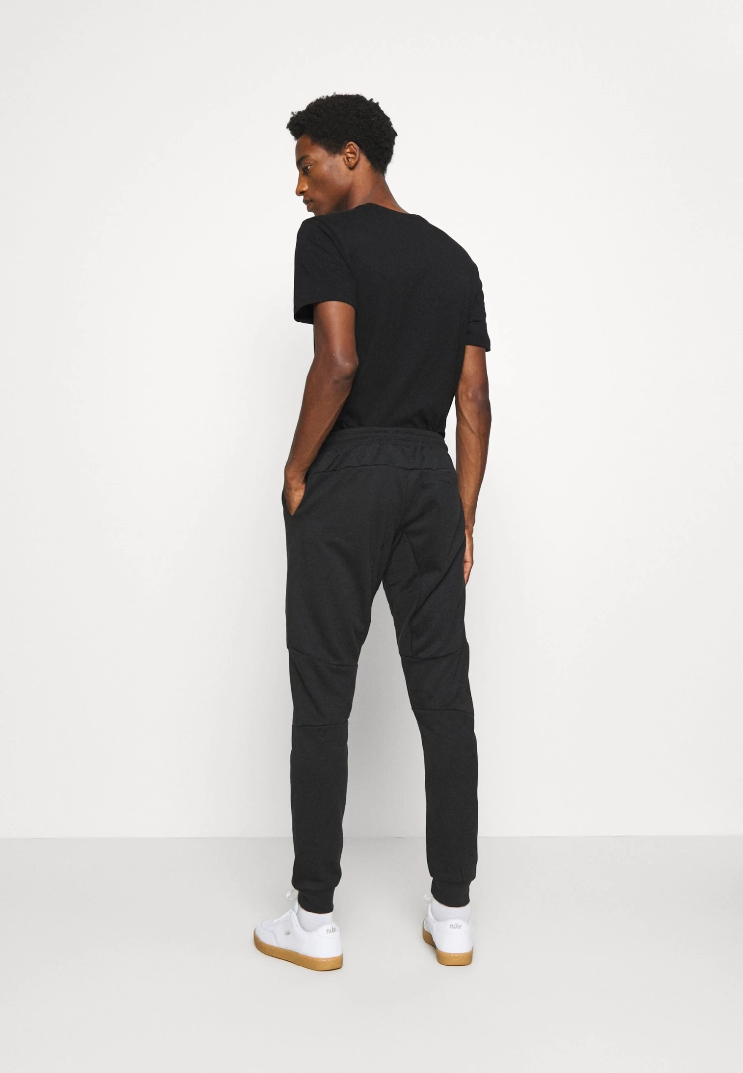 Pier One Pantaloni SportiviBlack Uomo Pantaloni Sportivi E Joggers PI922E03N-Q11 5 Pier One Pantaloni SportiviBlack Uomo Pantaloni Sportivi E Joggers PI922E03N-Q11 - immagine 3