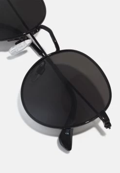 Pier One UnisexOcchiali Da SoleBlack Uomo Occhiali Da Sole PI954K02D-Q11 -Pier One b469387762a7426f92df5455a51969cc