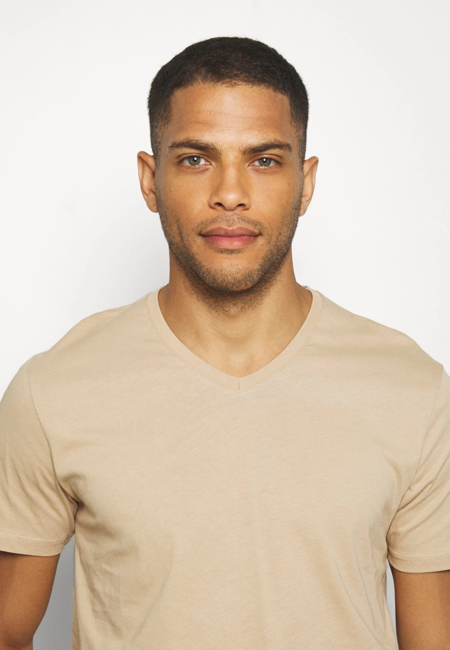 Pier One 3 PackT-Shirt BasicKhaki/Tan/Dark Blue Uomo T-shirt E Polo PI922O0QQ-N11 8 Pier One 3 PackT-Shirt BasicKhaki/Tan/Dark Blue Uomo T-shirt E Polo PI922O0QQ-N11 - immagine 6