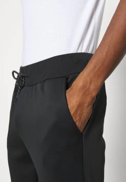 Pier One Pantaloni SportiviBlack Uomo Pantaloni PI922E03Q-Q11 -Pier One e52c3d679a484821b3134a6146f40559