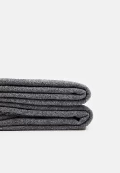 Pier One UnisexSciarpaGrey Donna Sciarpe PI954G00J-C11 8 Pier One UnisexSciarpaGrey Donna Sciarpe PI954G00J-C11 -Pier One ec5527395bf74ce5a255f492061affa7