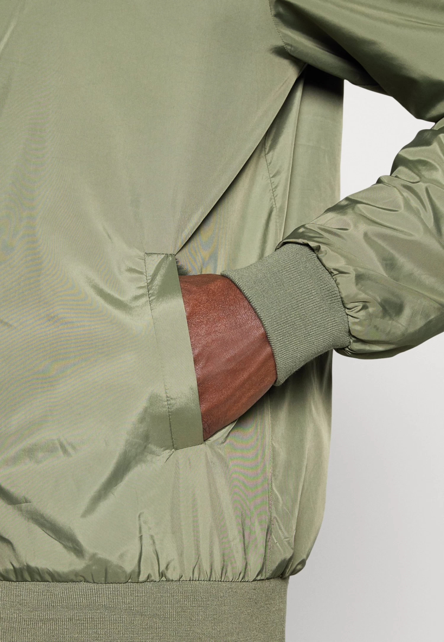 Pier One Giubbotto Bomber - Olive 8 Pier One Giubbotto Bomber - Olive - immagine 6