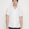 Pier One Camicia White Uomo Camicie PI922D0EB-A11 -Pier One f57a7c904f8f46d082c384a39bb8ec1e